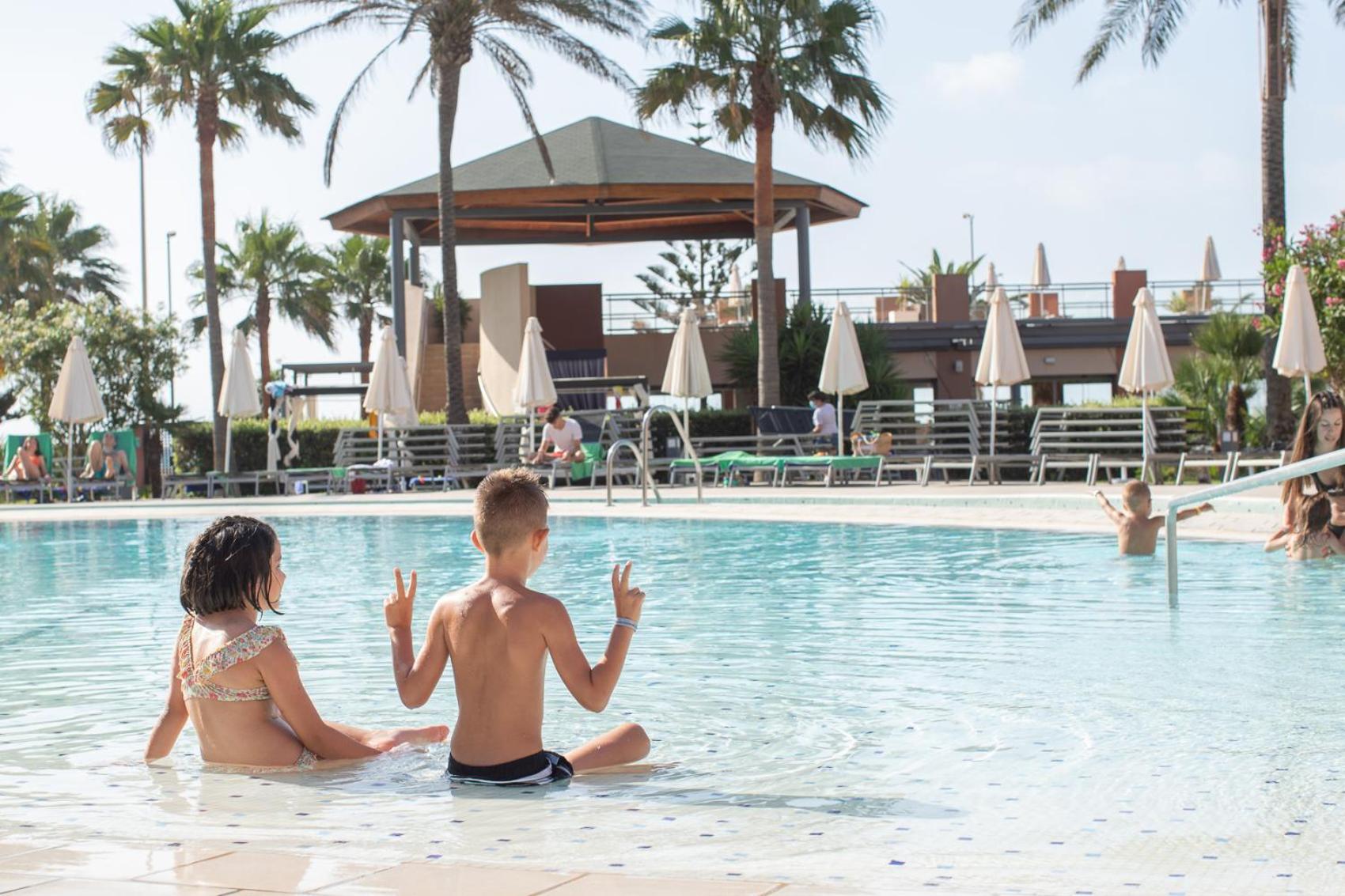 Protur Roquetas Hotel&Spa Roquetas de Mar Bagian luar foto
